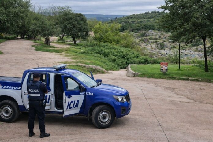 Joven hallado muerto en Mina Clavero: tres detenidos y la autopsia reveló que murió por shock cardíaco