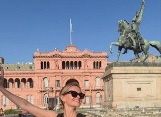 Reese Witherspoon entre la Casa Rosada, Plaza de Mayo y el Malba