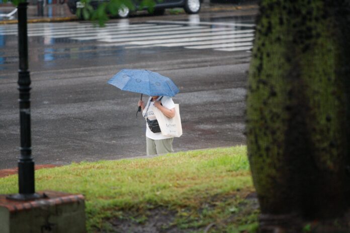Tiempo en el AMBA: hasta cuándo sigue la lluvia y cómo estará el resto del fin de semana