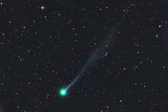 La NASA anticipa un abril cargado de eventos: aparece un nuevo cometa y llegan las Líridas