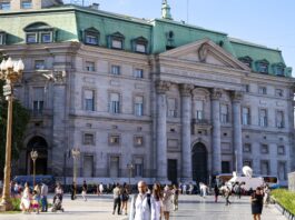 El Gobierno prepara una contraofensiva judicial ante las denuncias por los créditos del Banco Nación a sus funcionarios