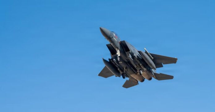 Un miembro de la tripulación estadounidense del avión F-15E derribado por Irán fue rescatado