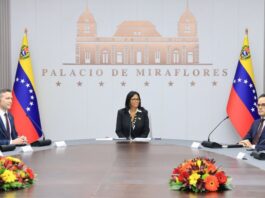 Delcy Rodríguez desmanteló el “Salón Néstor Kirchner” y reavivó la polémica en Venezuela