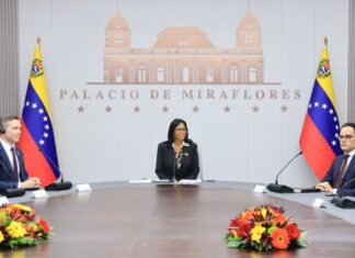 Delcy Rodríguez desmanteló el “Salón Néstor Kirchner” y reavivó la polémica en Venezuela