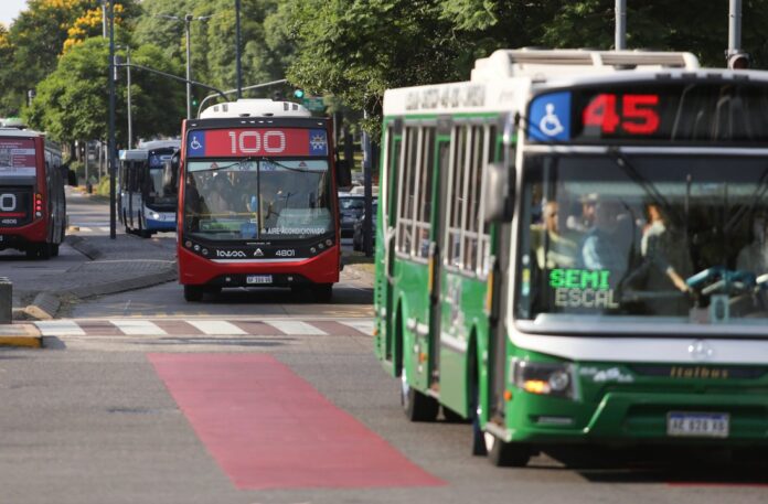Paro de colectivos: qué líneas del AMBA no se adhieren a la medida de fuerza este jueves