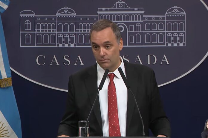 El espectáculo que promete Adorni