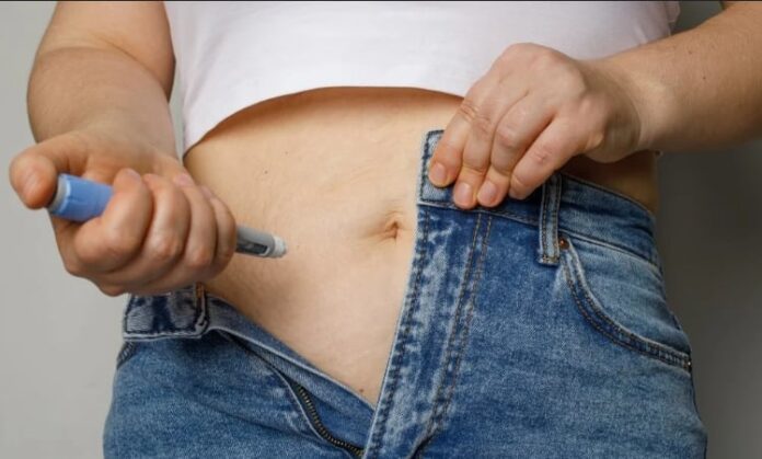 Identifican un gen que hace que algunas personas bajen más peso con el fármaco del momento, pero advierten por dos efectos adversos