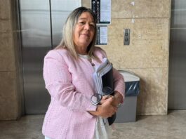 La escribana de Adorni llegó a los tribunales de Comodoro Py para declarar por las propiedades bajo investigación