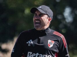 Charlas mano a mano, bromas y otro mensaje: Coudet le lavó la cara a River y ahora tiene otro gran reto