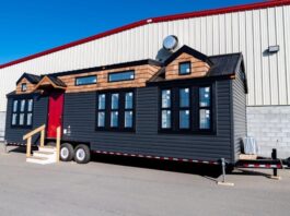 La tiny house prefabricada de 35 m² que se vende en USA e incluye sala, cocina equipada y una tina en el baño