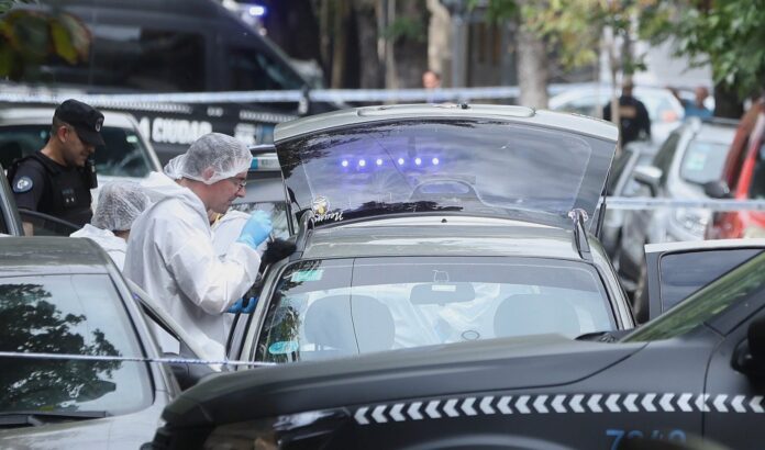 Prisión preventiva para la mujer policía que hirió a balazos a un chofer y a sus compañeros de viaje