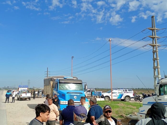 Fracasó otra negociación: calculan que por la protesta de los transportistas de granos ya no llegarán al país más de US$100 millones