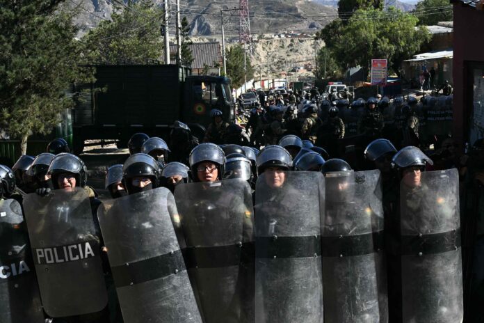 Tensión y choques en Bolivia durante un operativo para levantar el bloqueo a La Paz