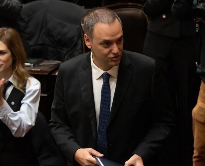 Causa Adorni: la Justicia detectó movimientos con criptomonedas y analiza su patrimonio digital