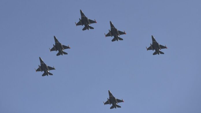 Polémica por adquisiciones de la Fuerza Aérea: sobreprecios y falta de controles