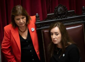 El oficialismo busca destrabar la presión política y apura la presencia de Manuel Adorni en el Senado