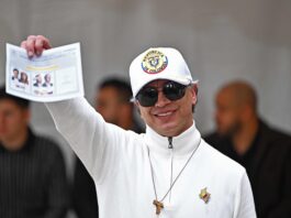 Abren las urnas en Colombia en un balotaje cargado de tensión y con dos modelos opuestos
