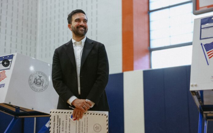 Elecciones primarias en Nueva York: Mamdani se suma a la campaña y deja claro a quiénes respalda