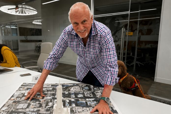 Emigró de Cuba a los nueve años y hoy es el arquitecto a cargo de la biblioteca para Trump en Miami
