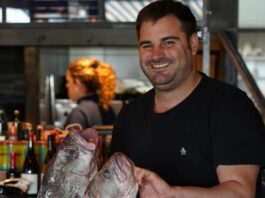 Fran Rosat, chef experto en paellas: “La gente no puede resistirse a revolver y arruina el arroz”