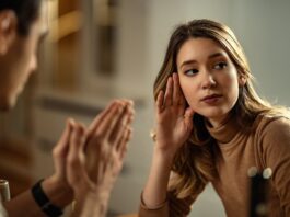 Qué significa el popular refrán “a palabras necias, oídos sordos”