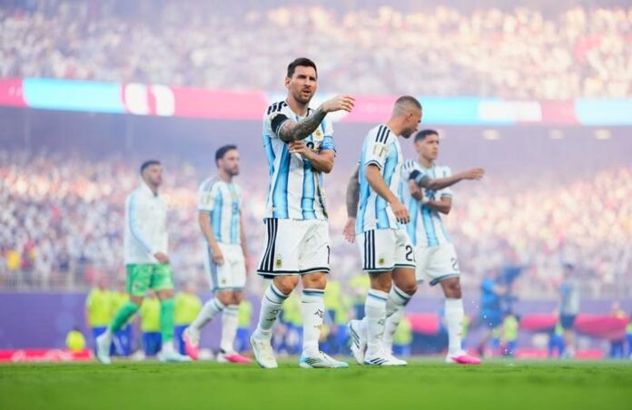 Messi: “Otra vez tocó sufrir, pero este equipo nunca deja de creer”