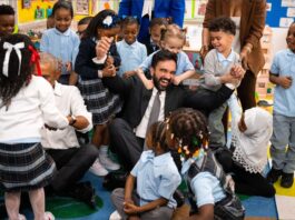 Guarderías gratis en Nueva York para que familias tengan la noche libre: la inédita iniciativa de Mamdani