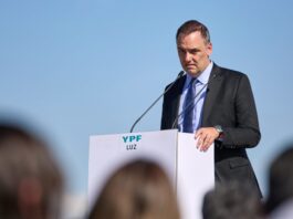Adorni presentó su renuncia al directorio de YPF