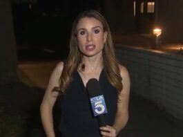 El desconcertante momento en que una enorme cucaracha se posó sobre una periodista durante una transmisión en vivo