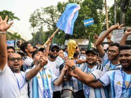 Un clérigo pide no exhibir banderas argentinas en el Mundial mientras crece la devoción por Messi en Bangladesh