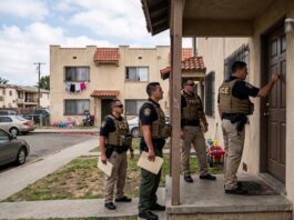 Memorizar teléfonos y no abrir la puerta: cómo se preparan las familias migrantes ante el ICE