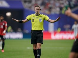 La FIFA salió a respaldar al árbitro que dirigió el partido Argentina-Egipto