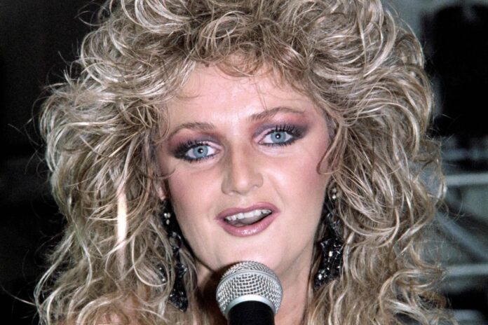 Murió Bonnie Tyler, la cantante británica que lideró los rankings con Eclipse total del corazón
