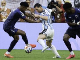 Video: Lionel Messi posó con jugadores de Cabo Verde y dejó una broma tras el triunfo de Argentina