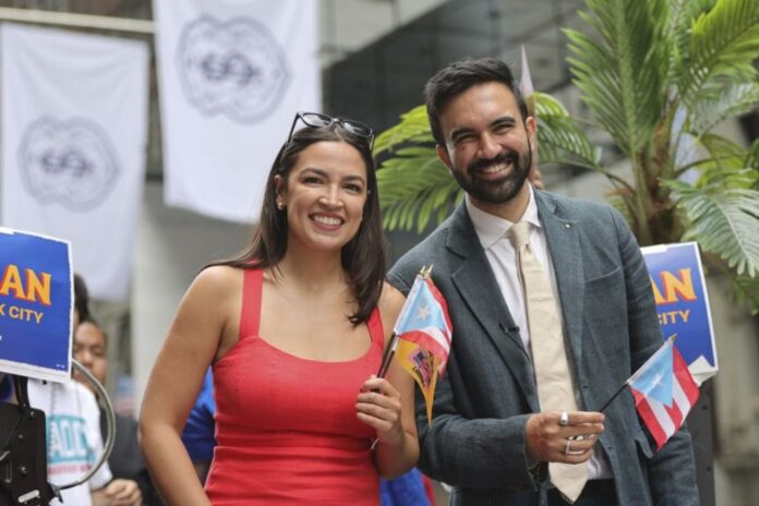 Una latina junto a Mamdani: la alianza que podría llevar a AOC a la Casa Blanca en las elecciones 2028