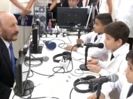 Denuncian que alumnos de cuarto grado escriben elogios al gobierno de Insfrán