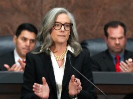 “Perdimos nuestra casa”: la gobernadora de Arizona reveló el duro momento que vivió con su esposo en la crisis de 2008