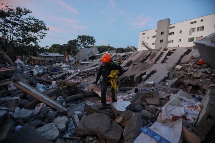 Terremoto en Colombia: ascienden a 240 los fallecidos y buscan a miles de sobrevivientes entre los escombros