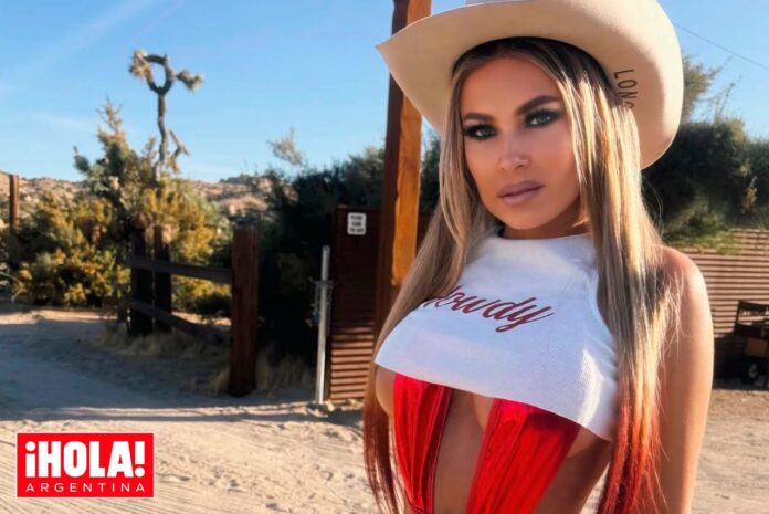 Pura sensualidad: actriz y modelo de los 90, se transformó en una sexy cowgirl que invita a un descanso de lujo en medio del desierto