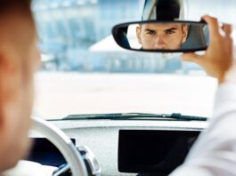 Los expertos en psicología explican por qué algunas personas se transforman cuando manejan