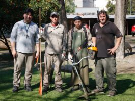 “Vacaciones y sueldo fijo”: una ciudad argentina logró reconvertir a limpiavidrios callejeros en empleados de una empresa