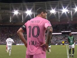 Messi fue ovacionado en su vuelta a las canchas y recibió un abrazo de un rival en plena jugada