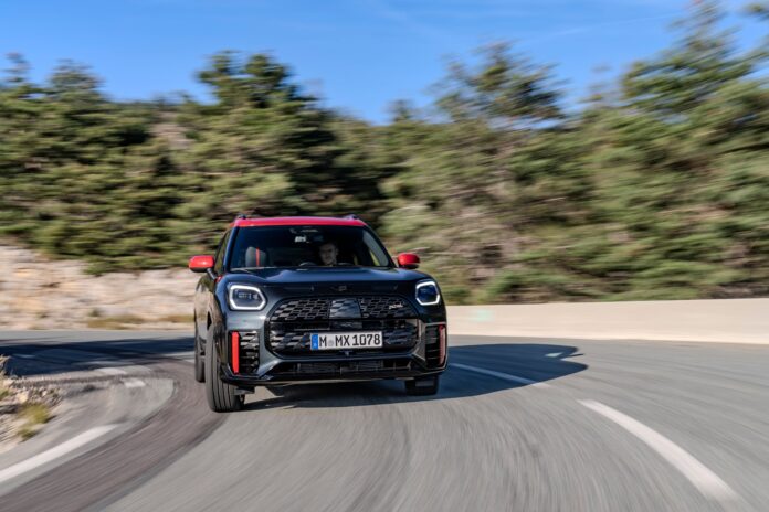 Una reconocida marca británica lanzó dos nuevos autos en la Argentina