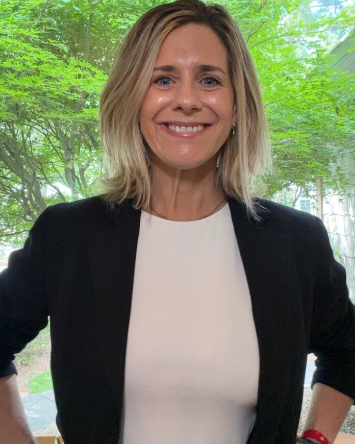 Vale Laco, coach financiera: “Muchas mujeres quieren ganar más dinero, pero inconscientemente siguen creyendo que lo importante es dar”