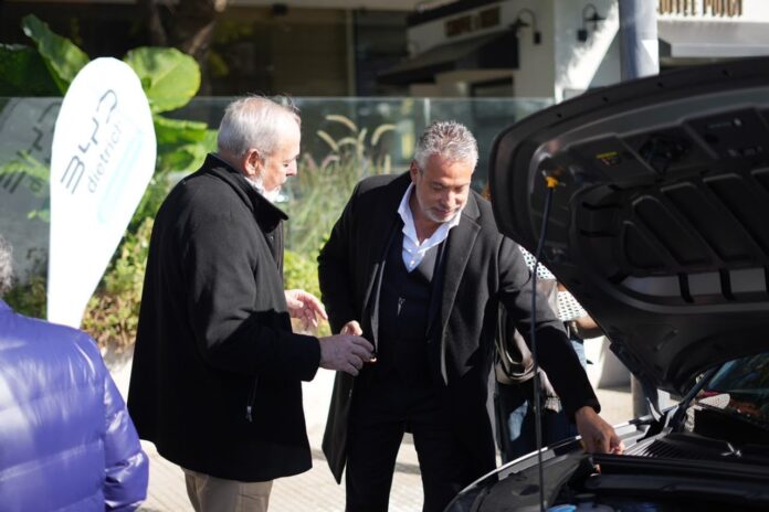 Taxis: ¿cuánto se puede ahorrar quien trabaja con un auto eléctrico en comparación a uno naftero?