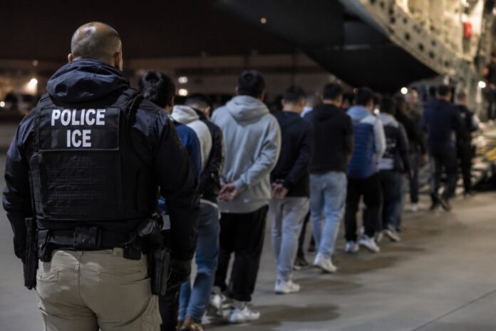 Es oficial: el DHS advierte que el servicio militar no protege automáticamente a los familiares de una deportación