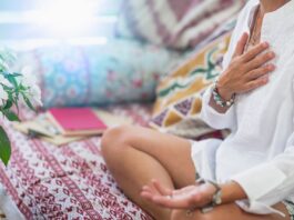 Uno por uno, el mantra que debe repetir cada signo del Zodíaco para tener suerte en agosto