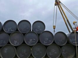 El precio del petróleo cae por debajo de los US$80 tras un acuerdo en Medio Oriente