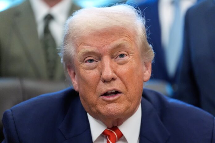 Escalada con los medios: la Casa Blanca desafía el boicot de las grandes cadenas y lanza Trump TV