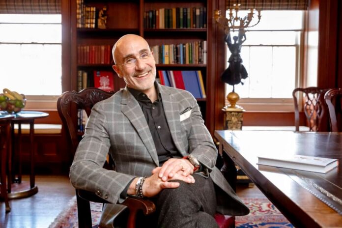 Arthur Brooks, catedrático de Harvard, 62 años: “Las personas más felices son las que nunca dejan de aprender”